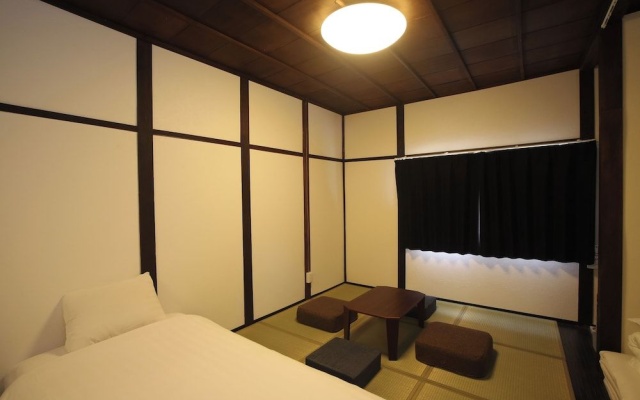 Yagara Terrace House A – Guest Rooms – Osaka