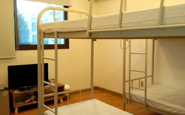 Geomunoreum Hostel