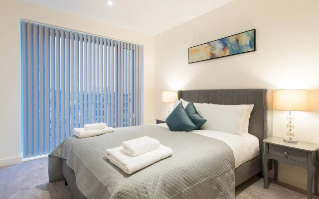 Amazing 2BR Flat Near London City Airport