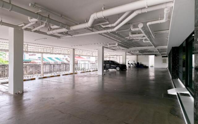 Ruan Plaisoi Apartment by ZUZU