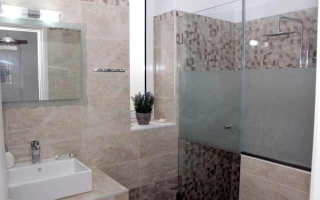 Haraki Stone Apartments