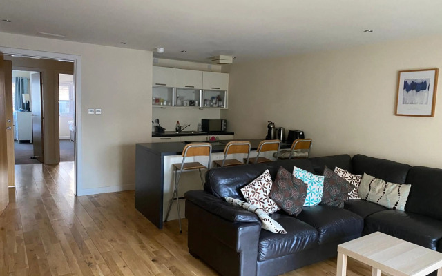 City Centre 2 bedroom apartment, secure parking.