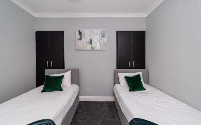 Cosy three bedroom flat next brighton seafront SLEEP 8