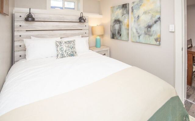 Cozy Retreat | Walk to Unc | Free Cruiser Bikes