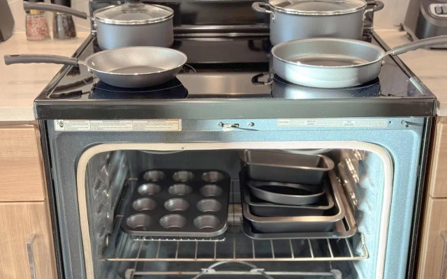 Sunny Home in Mid-hollywood Pool Free Parking