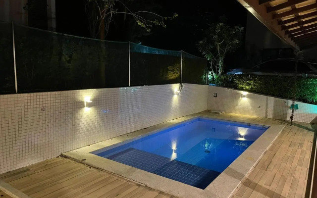 Casa 4/4 agradável com piscina e churrasqueira
