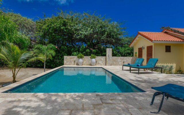 Secluded Villa With Pool3min to Beachfree Utilities
