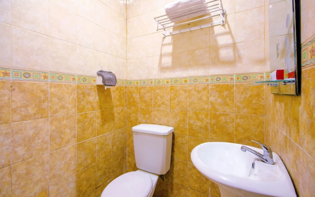 OYO 1770 Hotel Mawar Saron 2