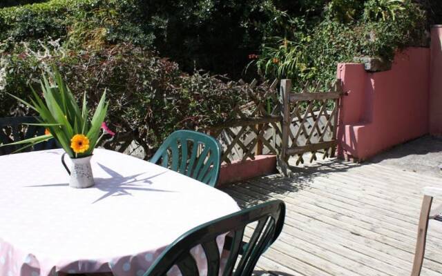 Pretty Holiday Home in Saundersfoot With Garden