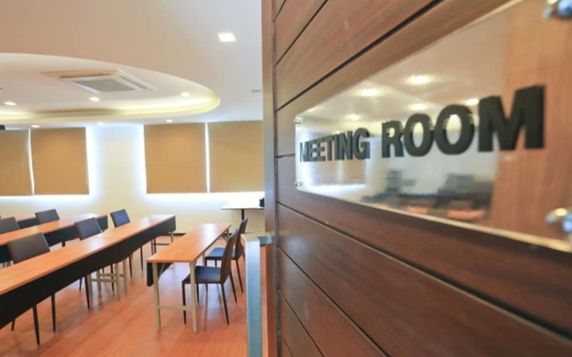 Crystal Suites Suvarnabhumi Airport