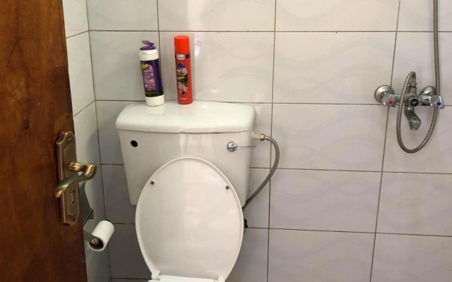 Cozy Bukoto Studio, unlimited WiFi, Netflix & Close to Acacia