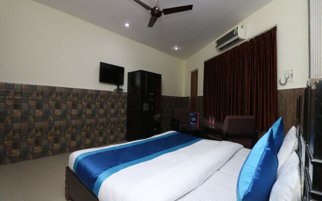 OYO 9848 Hotel Dev Palace