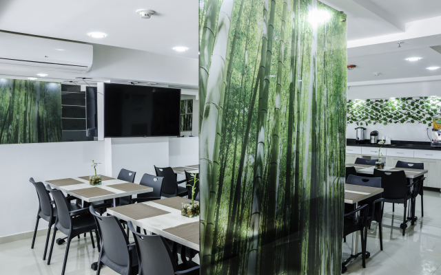 Hotel Laureles Plaza