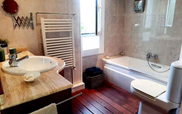 Bright near the beach & Barcelona - Apartment