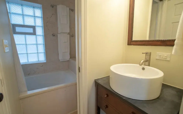 Old Town Suites Operated by Roscoe Village Guesthouse