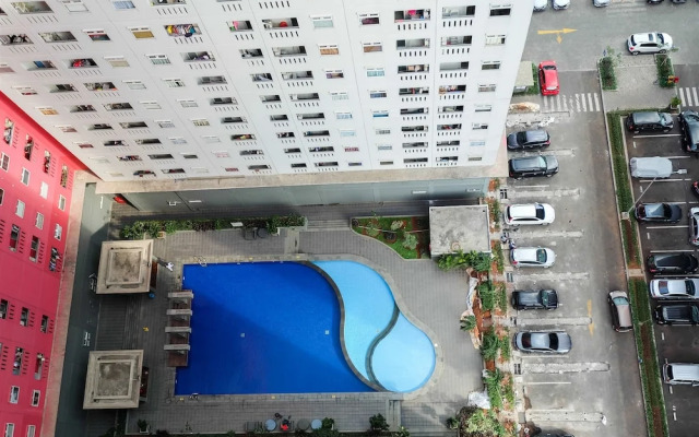 Easy Access to Mall Green Pramuka Apartment