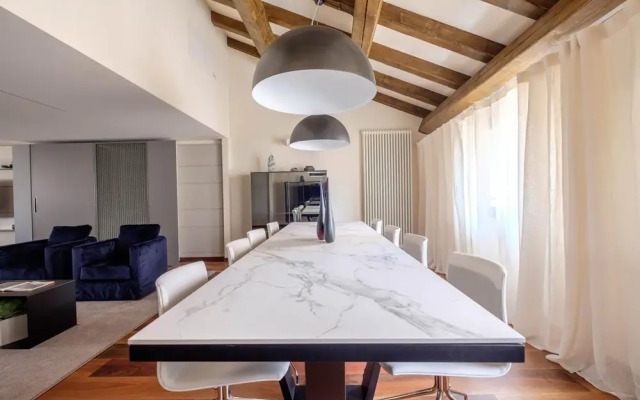 Lido - Stylish San Marco Apartment on Grand Canal