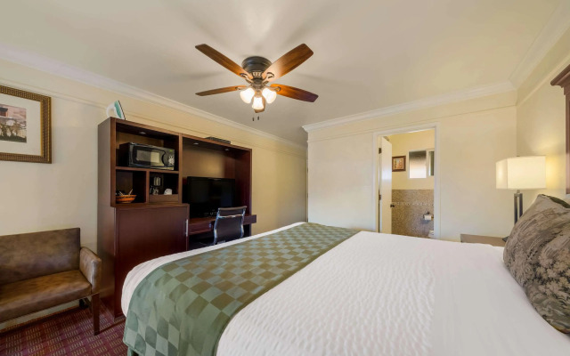 Clarion Collection Carmel Oaks Inn
