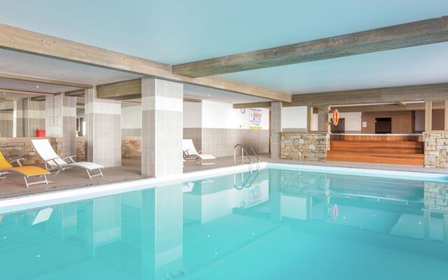 Tasteful Apartment Directly on the Slopes of Plagne Soleil