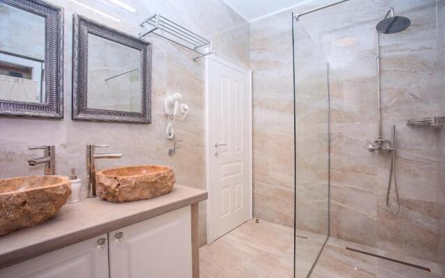 Villa Porto Mimice, 40sqm Heated Private Pool, 4 bedrooms, Sauna, Gym, Billiard