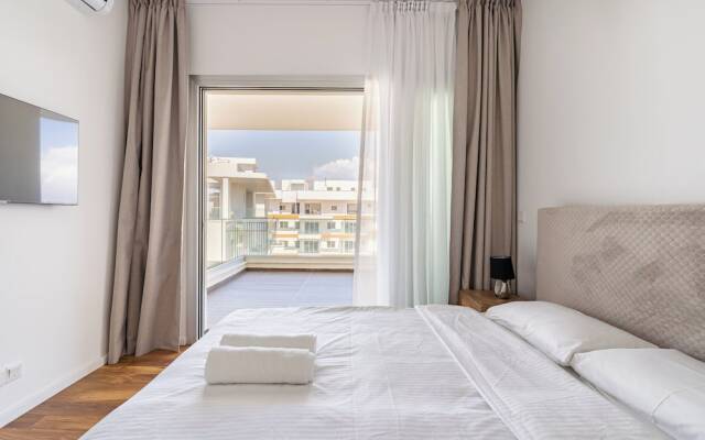 YAMAS Urban Living Pool Penthouse Marvel
