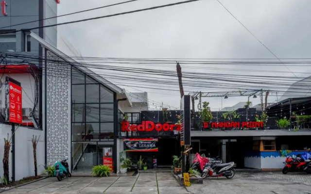 RedDoorz @ Demangan Sari Residence