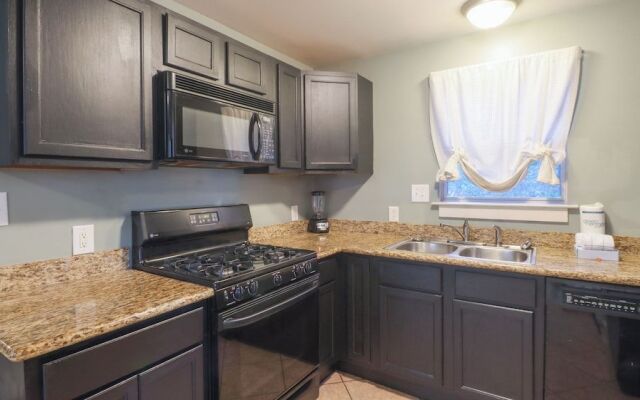 Delightful 2-bedroom, 1-bath Home Near Biloxi's Scenic Back Bay