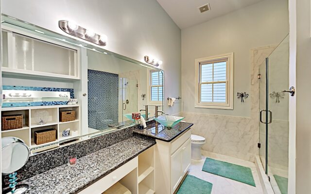 Renovated Historical - 2 Br Apts