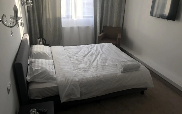 Carla Residence