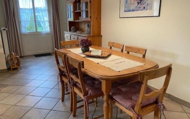 Strandstraße 28, Haushälfte links