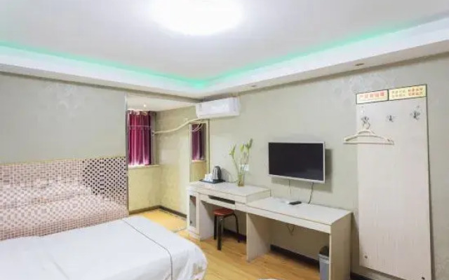 6 Plus 1 Fashion Hotel