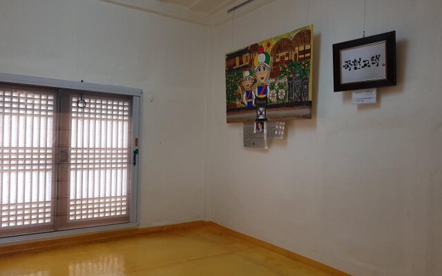 Jukheon Traditional House