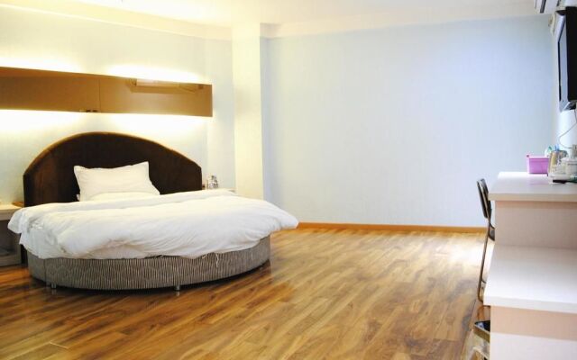 Chongqing Huahai Fashionable Hotel