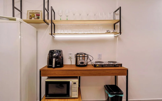 Studio Completo c Wi-fi e Varanda no Centro