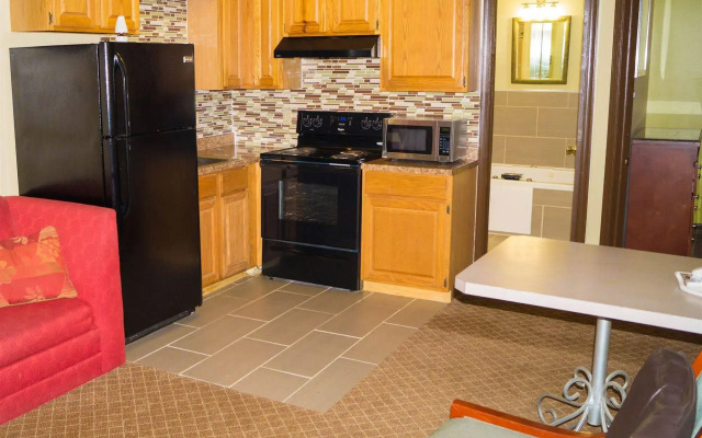 Sullivan Trail Inn & Suites