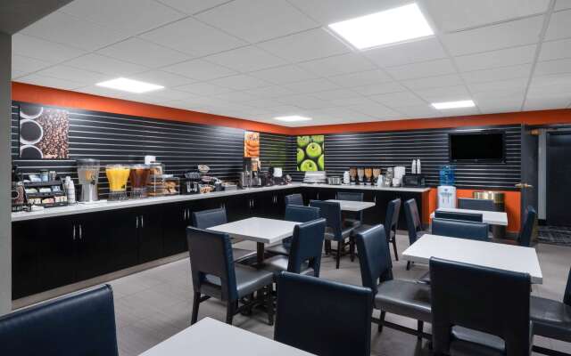 La Quinta Inn & Suites by Wyndham Knoxville East