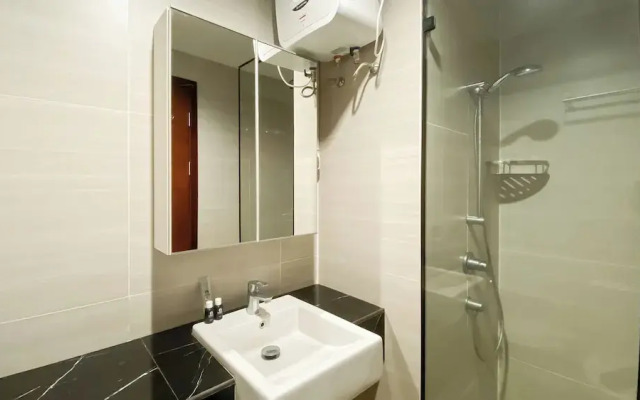 Homey Living Studio At West Vista Apartment