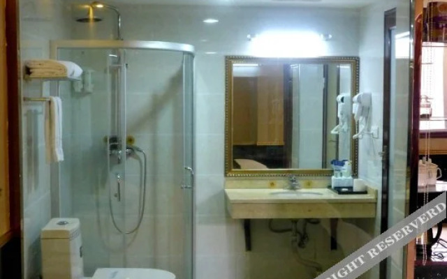 Qinhuang Business Hotel