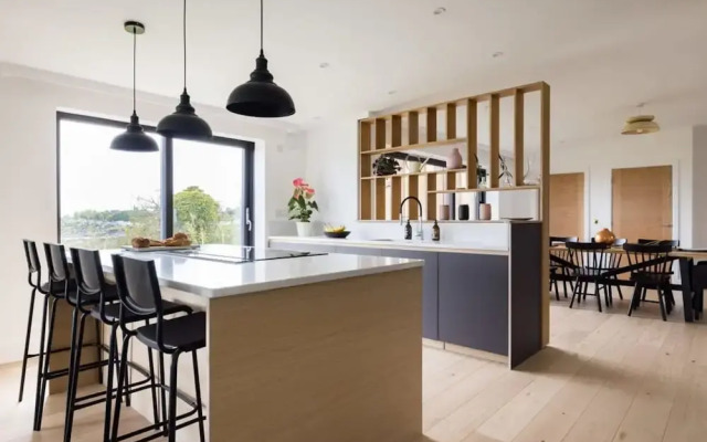 Stunning Home With Garden Panoramic Views