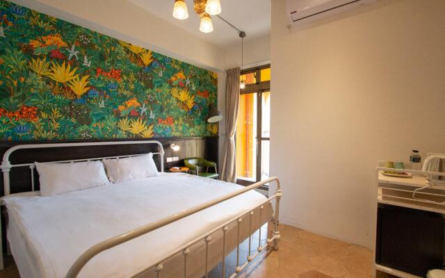 Love Inn