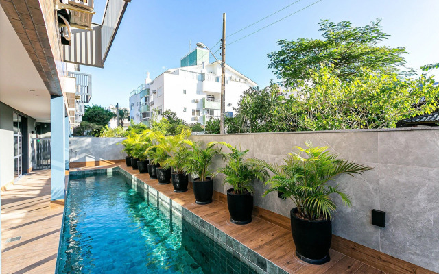 Apto completo c/ churrasq e piscina Jurerê JPR201