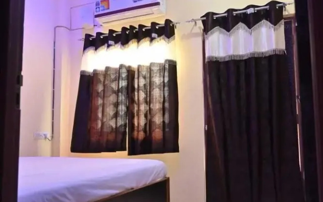 New Kashi Paying Guest House By GRB