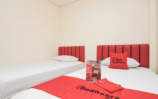 RedDoorz Plus @ Jalan Pemuda Jakarta