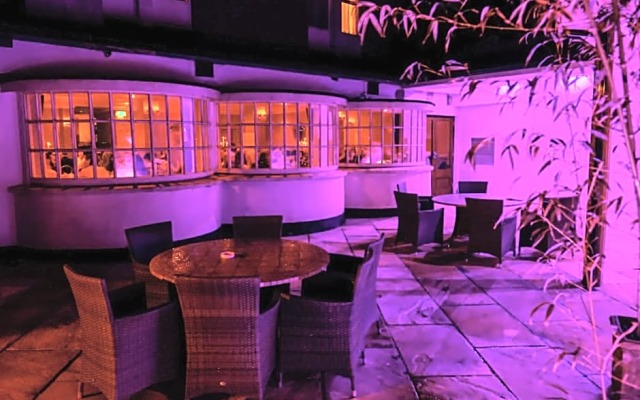 Dooly's Hotel