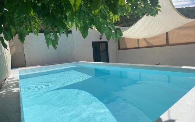 Rustic Hill Private Pool Suites