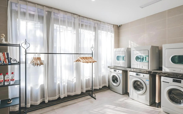 Atour Hotel Haining Leather City Nanguanxiang