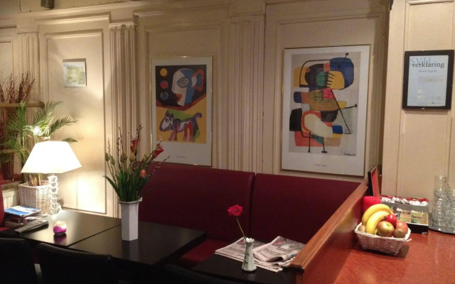 Townhouse Hotel