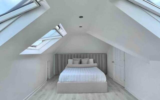 Luxury 3 Bedroom Penthouse w Massive Roof Terrace