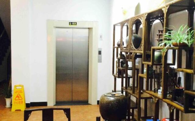Youyou Qilan Hostel