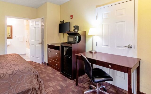 Quality Inn & Suites Dickson